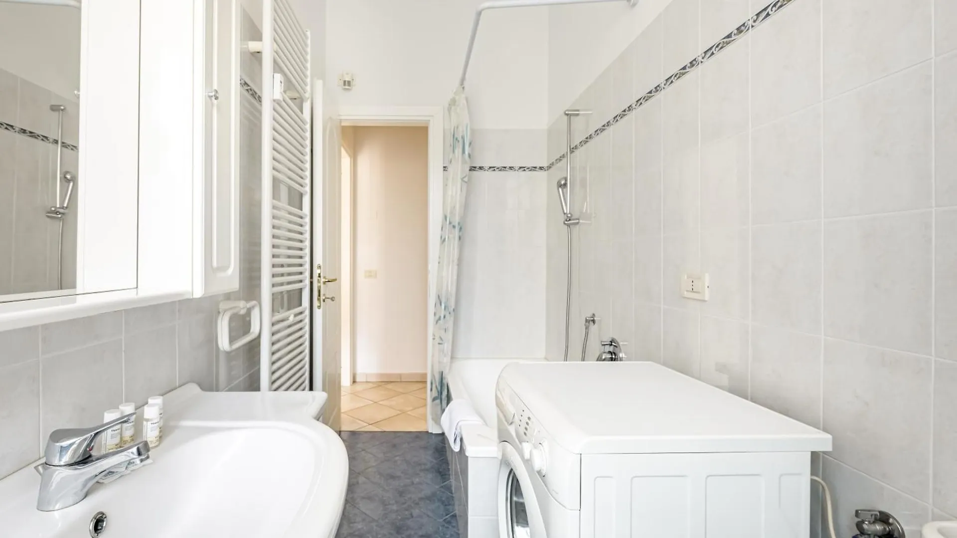 Florence Quiet And Cozy Apartment With Balcony